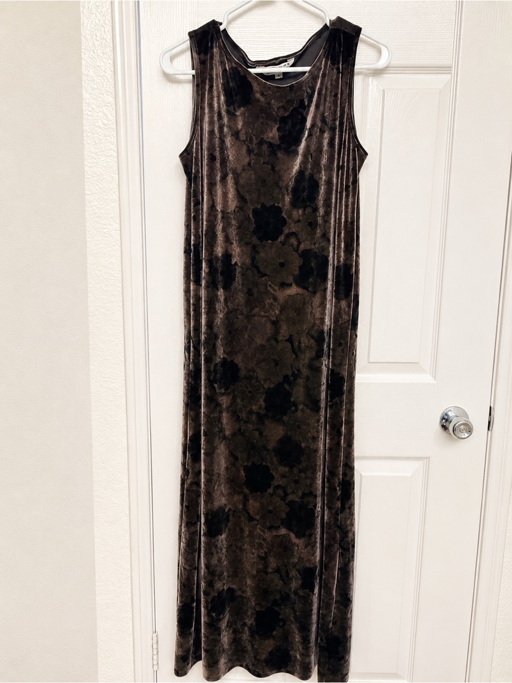 UNIFORM John Paul Richard Brown Velvet Maxi - Picture 3 of 6